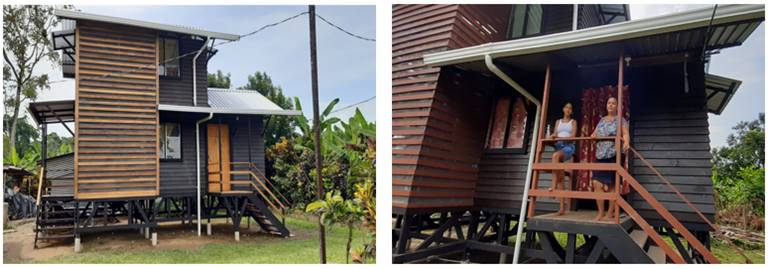 Imagen con modelos de las viviendas construidas en Barras del Tortuguero y Parismina.